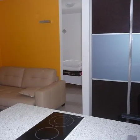 Appartement With Parking Space Supetar, Brac - 21110 Supetar